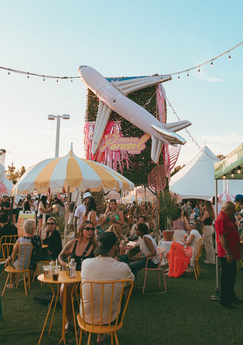 Zone décollage et terrasse gourmande du site du festival Parasol