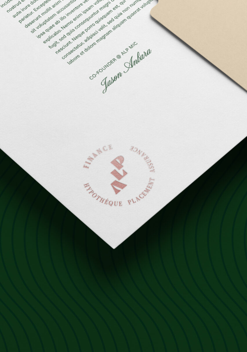 Papeterie haut de gamme avec sceau ALP et signature, identité visuelle conçue par Orkestra pour ALP MIC