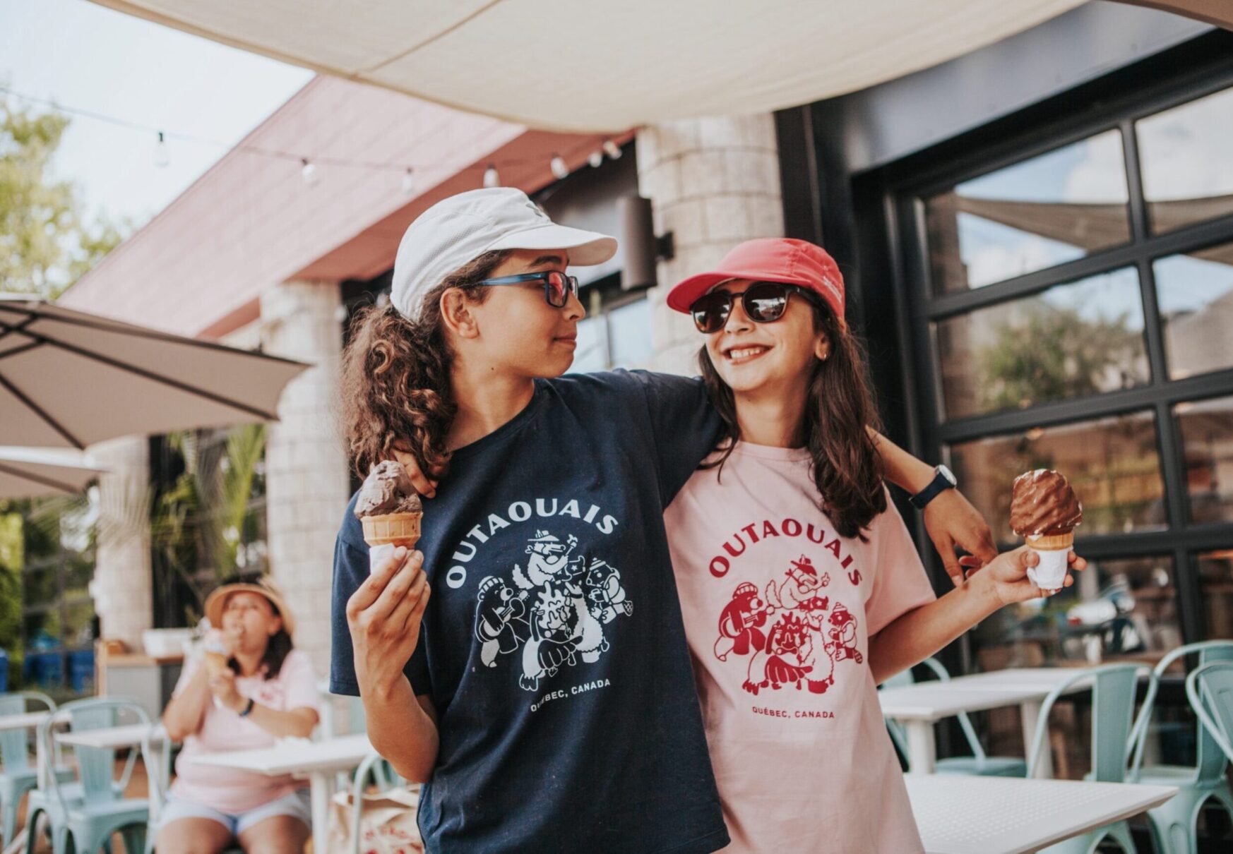 Tourisme Outaouais filles crewneck